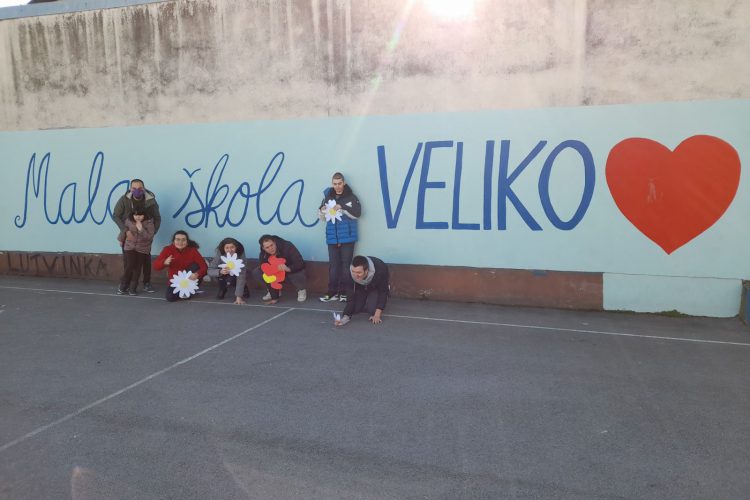 Sretan vam Dan škole! Pogledajte video: